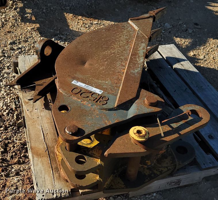 image for item KQ9113 John Deere  12"W backhoe bucket