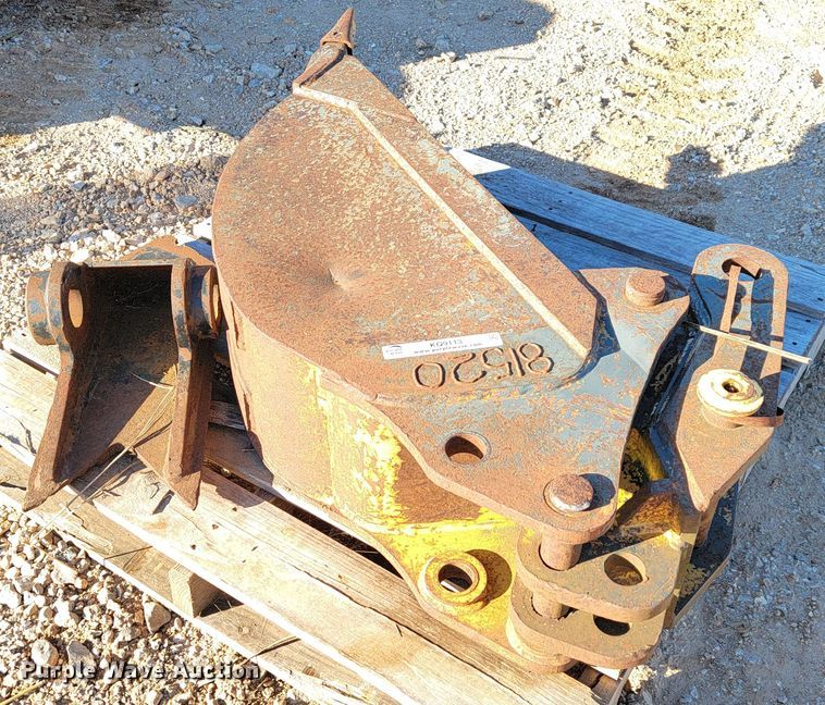 image for item KQ9113 John Deere  12"W backhoe bucket