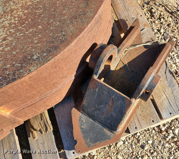 image for item KQ9113 John Deere  12"W backhoe bucket