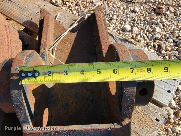 image for item KQ9113 John Deere  12"W backhoe bucket