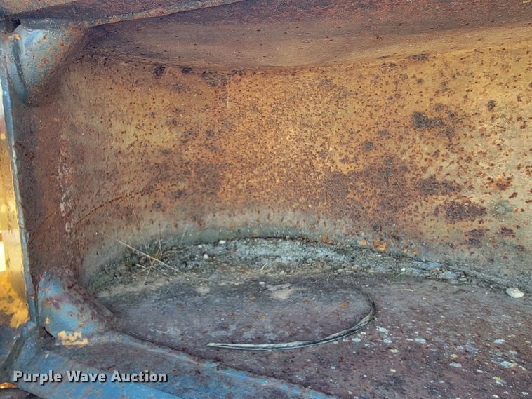 image for item KQ9113 John Deere  12"W backhoe bucket