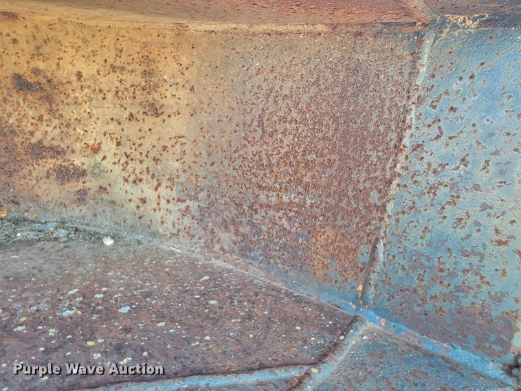 image for item KQ9113 John Deere  12"W backhoe bucket