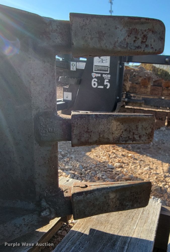 image for item KQ9113 John Deere  12"W backhoe bucket