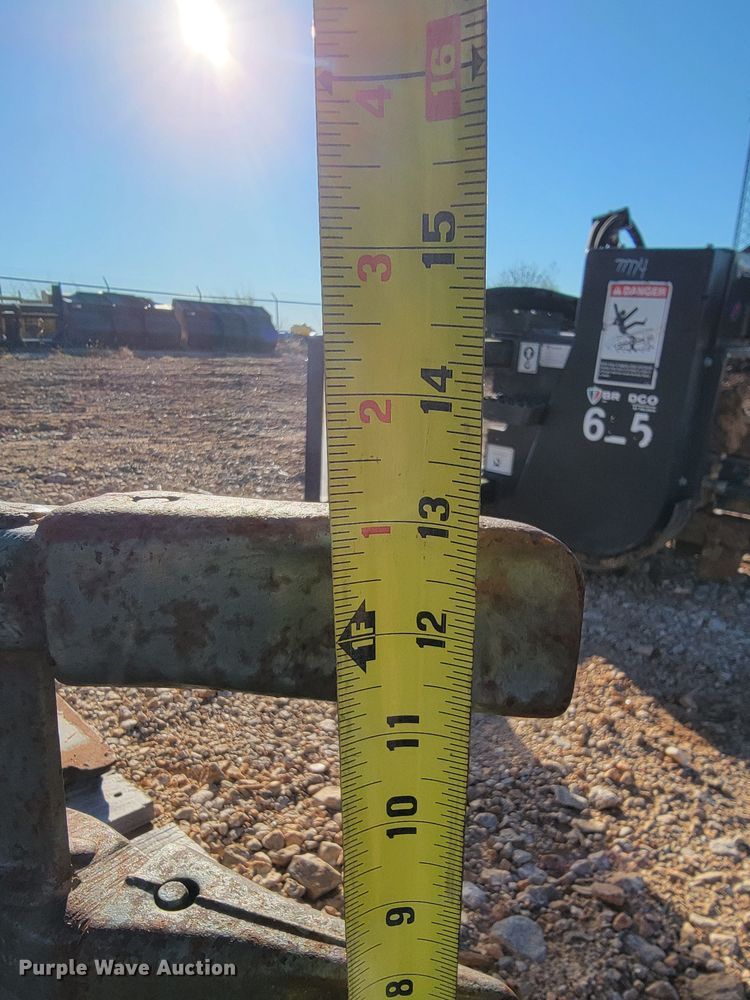 image for item KQ9113 John Deere  12"W backhoe bucket