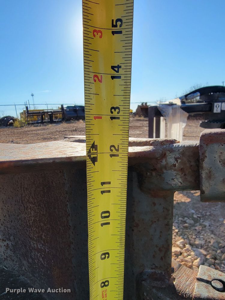 image for item KQ9113 John Deere  12"W backhoe bucket