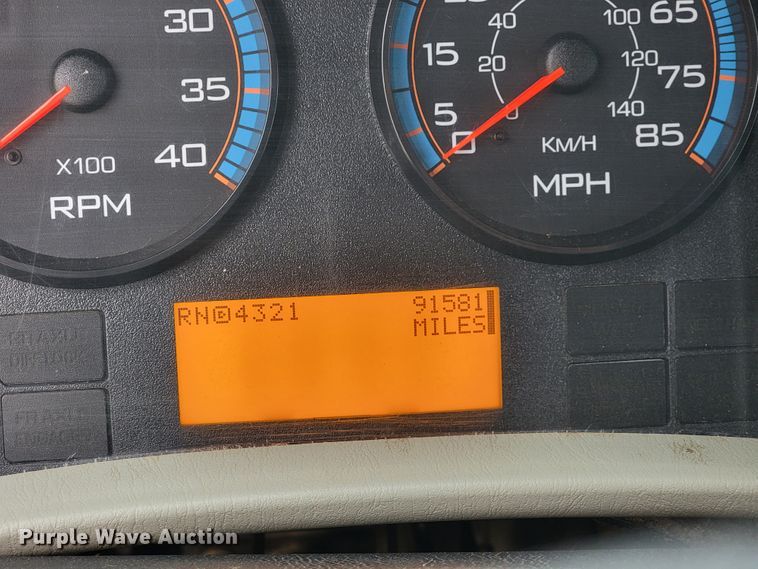 image for item KQ9119 2011 International 7400  digger derrick truck