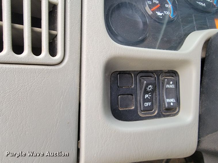 image for item KQ9119 2011 International 7400  digger derrick truck