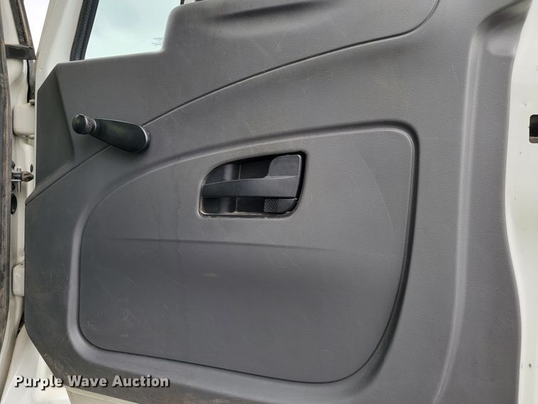 image for item KQ9119 2011 International 7400  digger derrick truck