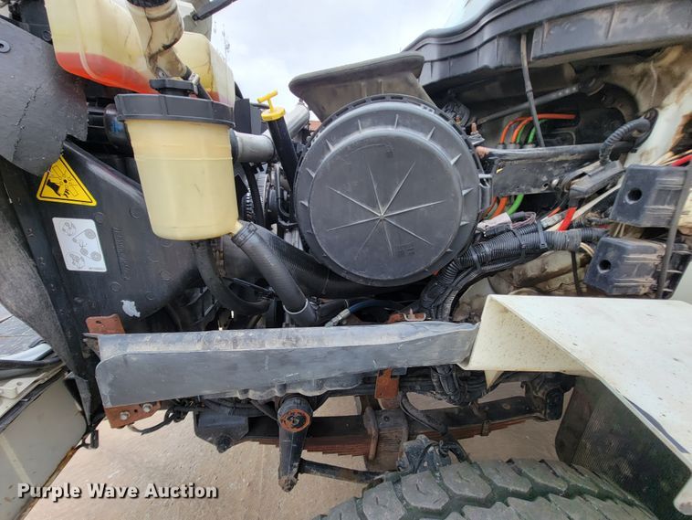 image for item KQ9119 2011 International 7400  digger derrick truck