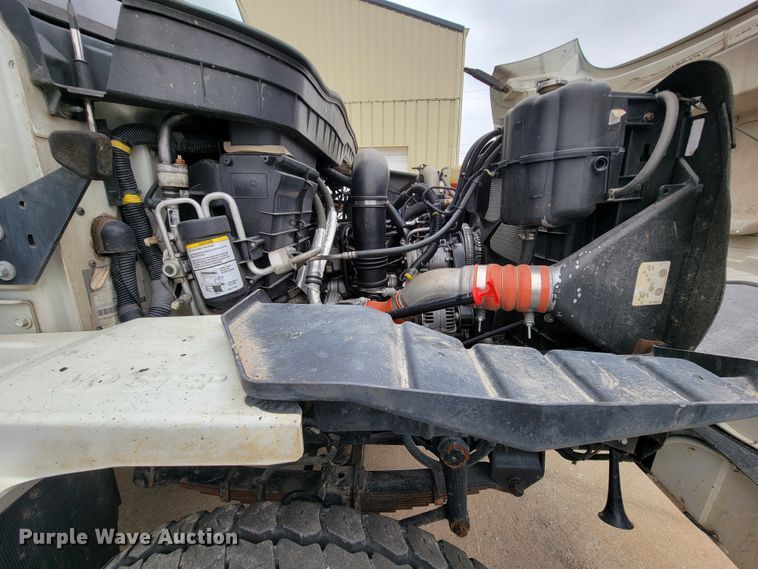 image for item KQ9119 2011 International 7400  digger derrick truck