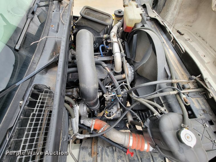 image for item KQ9119 2011 International 7400  digger derrick truck