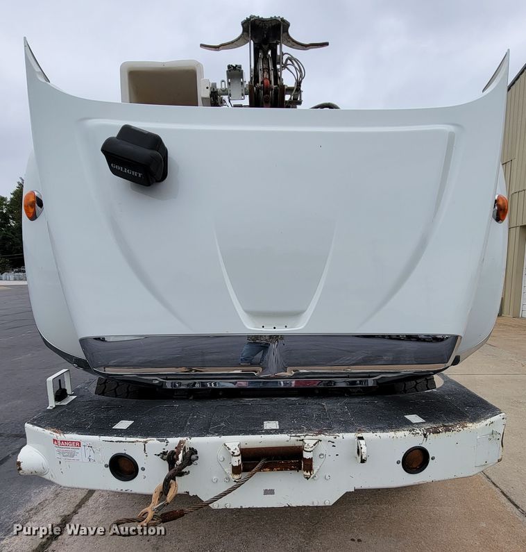 image for item KQ9119 2011 International 7400  digger derrick truck