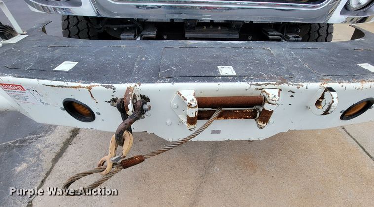 image for item KQ9119 2011 International 7400  digger derrick truck