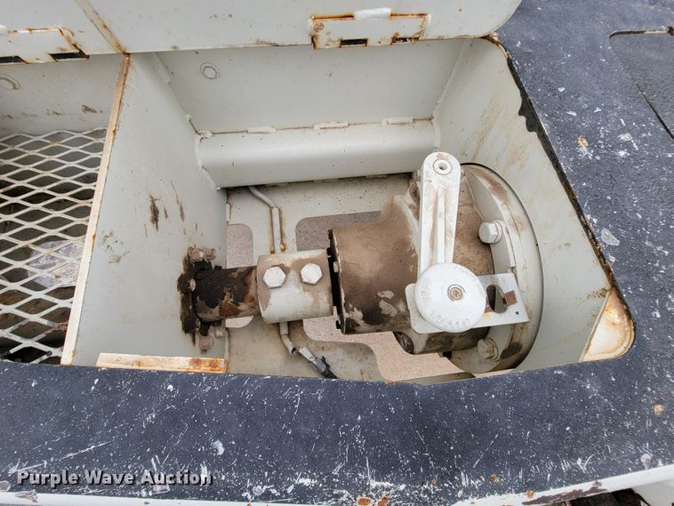 image for item KQ9119 2011 International 7400  digger derrick truck