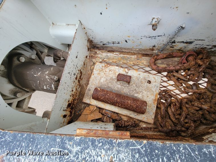 image for item KQ9119 2011 International 7400  digger derrick truck