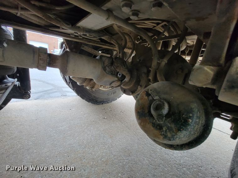 image for item KQ9119 2011 International 7400  digger derrick truck