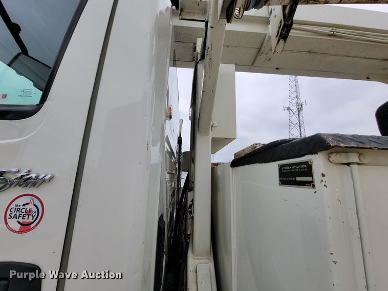 image for item KQ9119 2011 International 7400  digger derrick truck