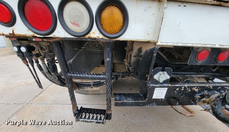 image for item KQ9119 2011 International 7400  digger derrick truck