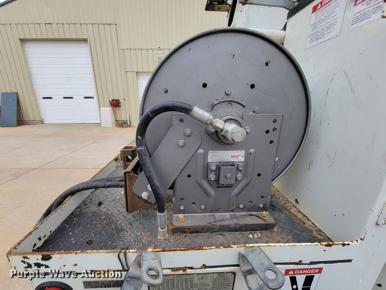 image for item KQ9119 2011 International 7400  digger derrick truck