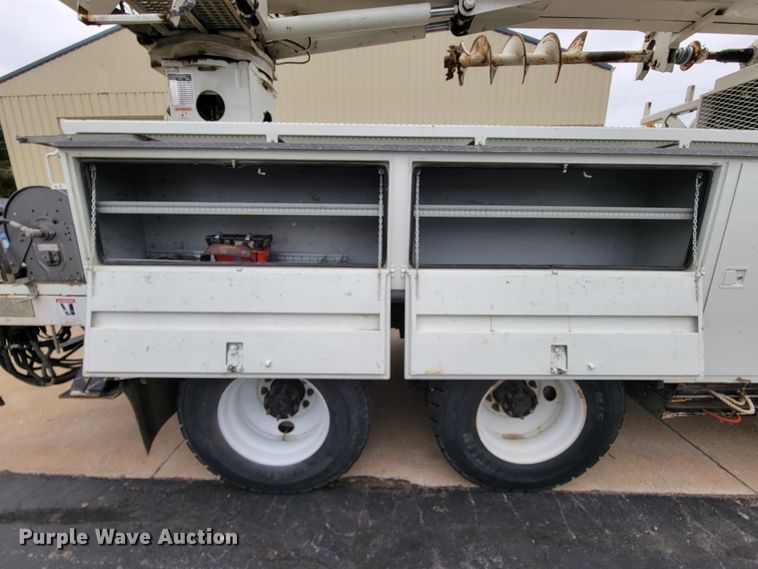 image for item KQ9119 2011 International 7400  digger derrick truck