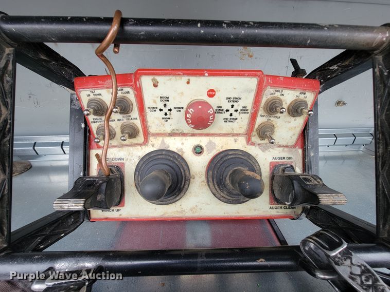 image for item KQ9119 2011 International 7400  digger derrick truck