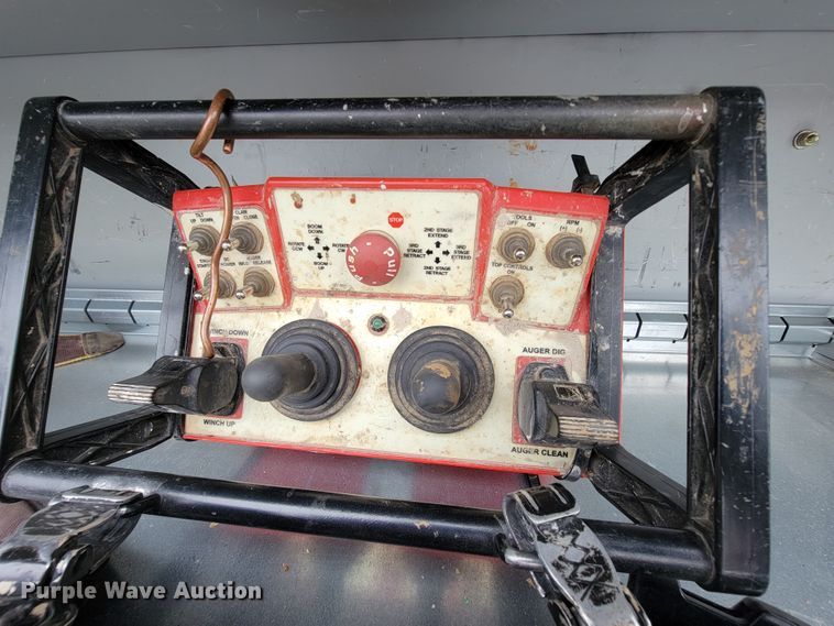 image for item KQ9119 2011 International 7400  digger derrick truck