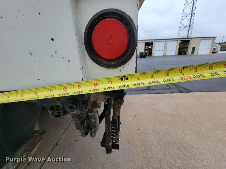 image for item KQ9119 2011 International 7400  digger derrick truck