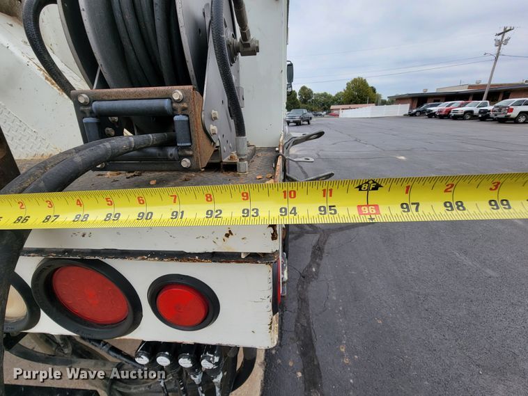 image for item KQ9119 2011 International 7400  digger derrick truck