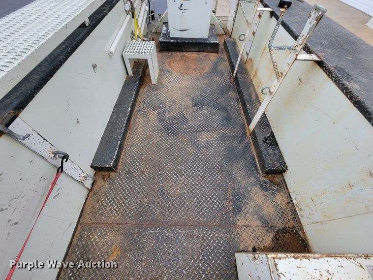 image for item KQ9119 2011 International 7400  digger derrick truck