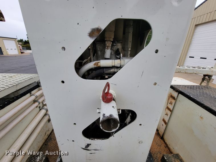 image for item KQ9119 2011 International 7400  digger derrick truck