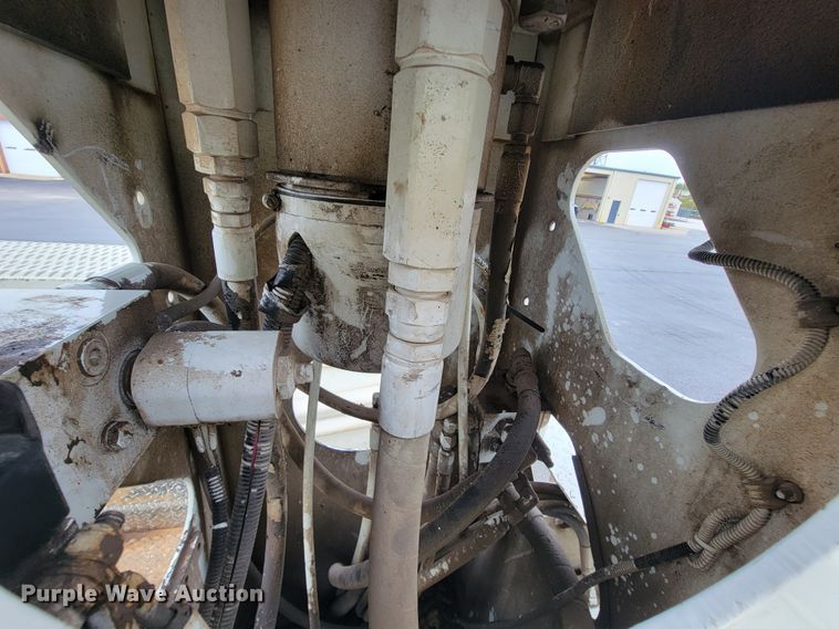 image for item KQ9119 2011 International 7400  digger derrick truck