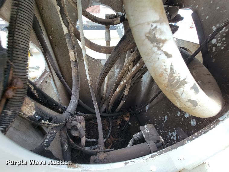 image for item KQ9119 2011 International 7400  digger derrick truck