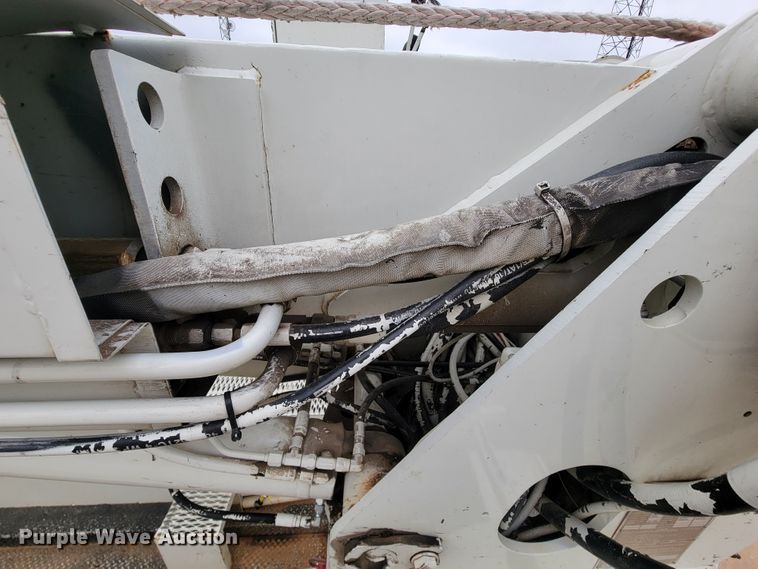 image for item KQ9119 2011 International 7400  digger derrick truck