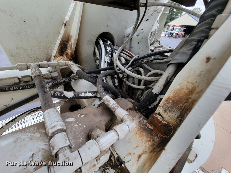 image for item KQ9119 2011 International 7400  digger derrick truck