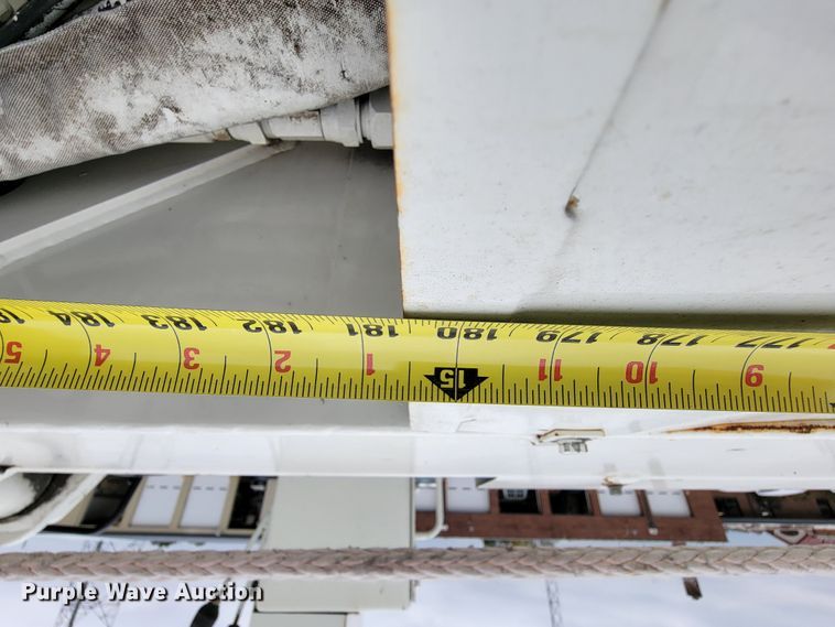 image for item KQ9119 2011 International 7400  digger derrick truck