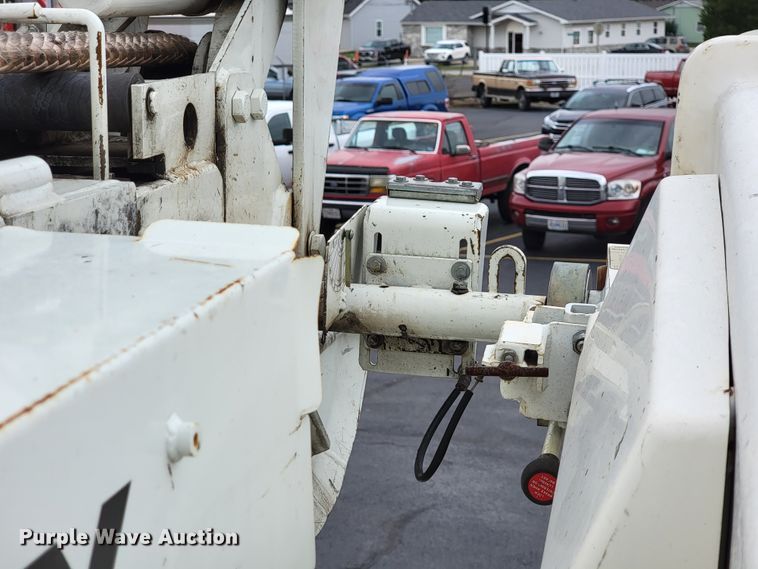 image for item KQ9119 2011 International 7400  digger derrick truck