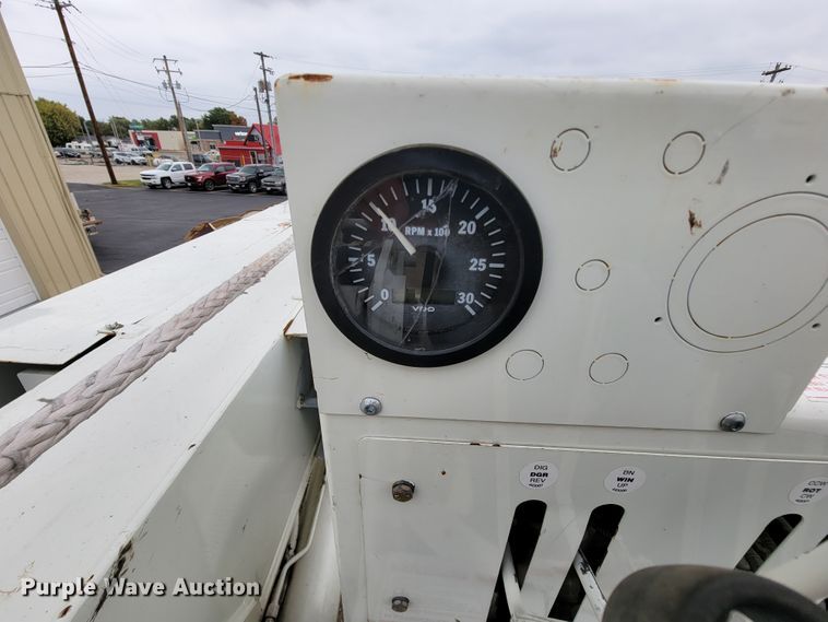 image for item KQ9119 2011 International 7400  digger derrick truck