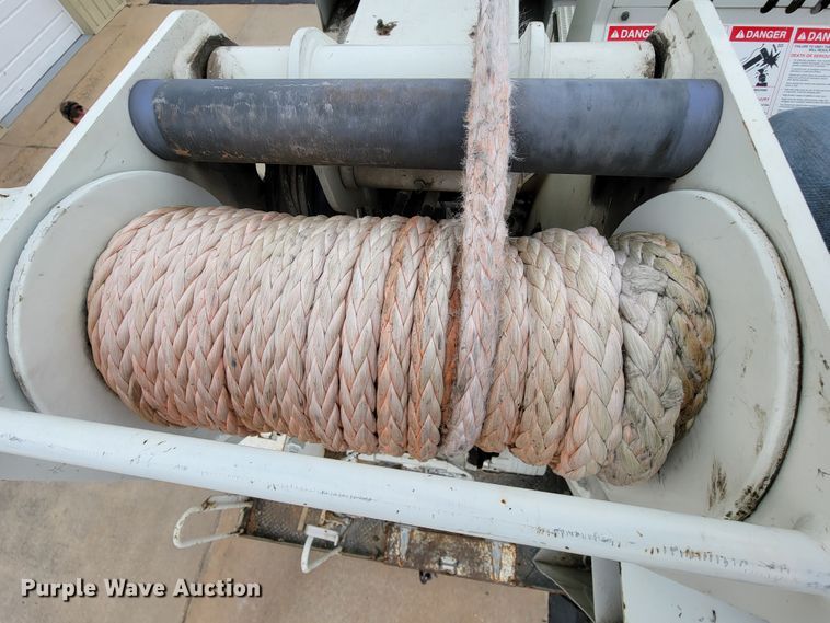 image for item KQ9119 2011 International 7400  digger derrick truck