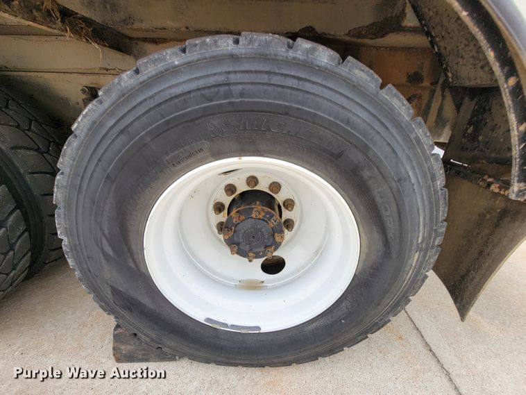 image for item KQ9119 2011 International 7400  digger derrick truck