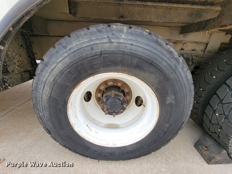 image for item KQ9119 2011 International 7400  digger derrick truck