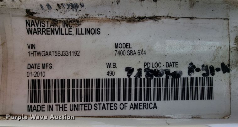 image for item KQ9119 2011 International 7400  digger derrick truck