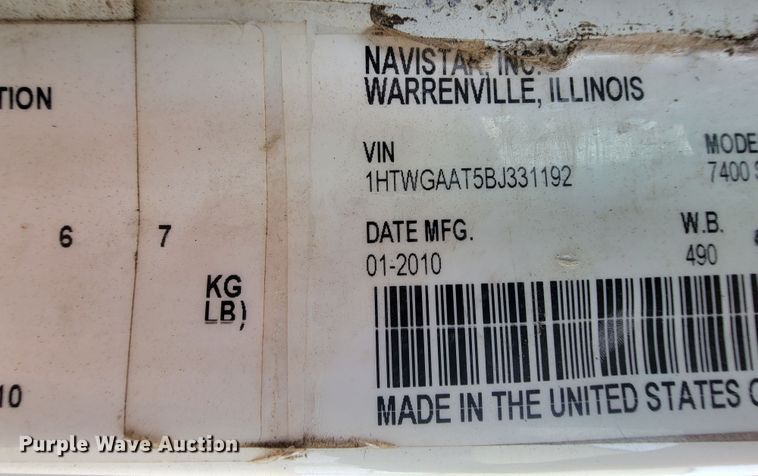 image for item KQ9119 2011 International 7400  digger derrick truck