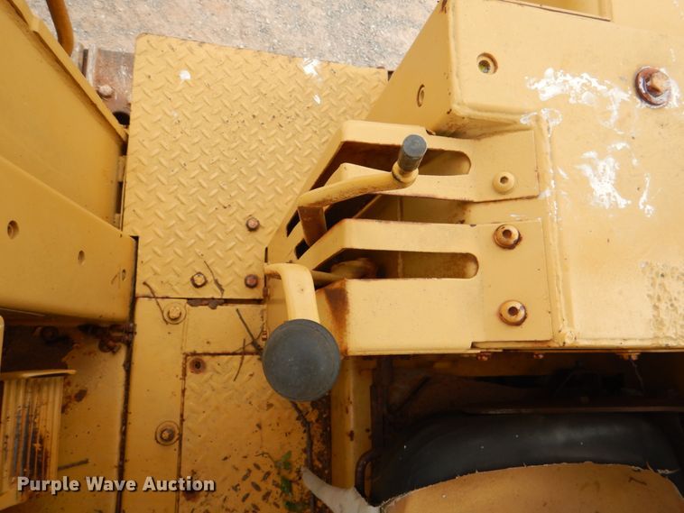 image for item KQ9658 1978 Caterpillar 977L  track loader