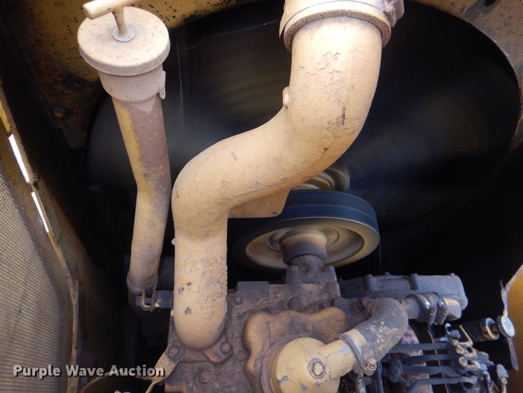 image for item KQ9658 1978 Caterpillar 977L  track loader