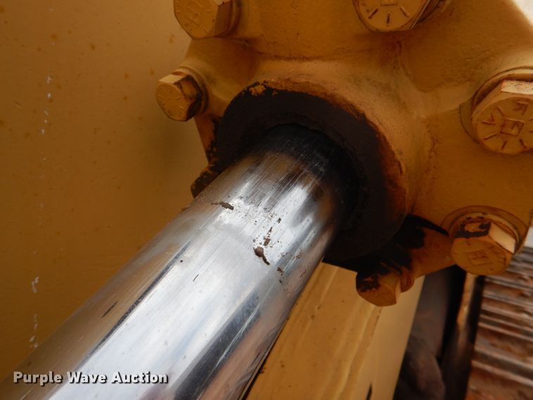 image for item KQ9658 1978 Caterpillar 977L  track loader