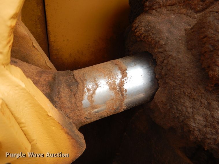 image for item KQ9658 1978 Caterpillar 977L  track loader