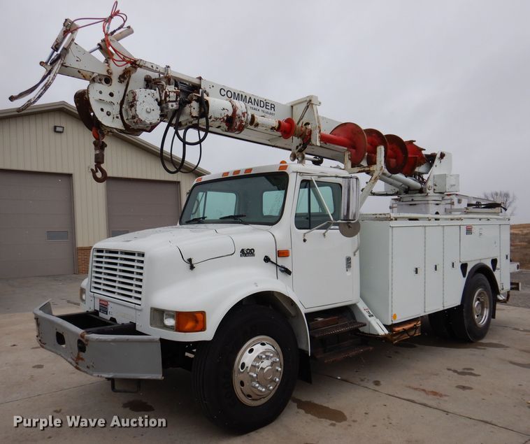 image for item KY9554 2001 International 4900  pressure digger truck