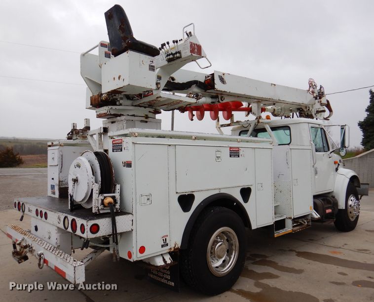 image for item KY9554 2001 International 4900  pressure digger truck