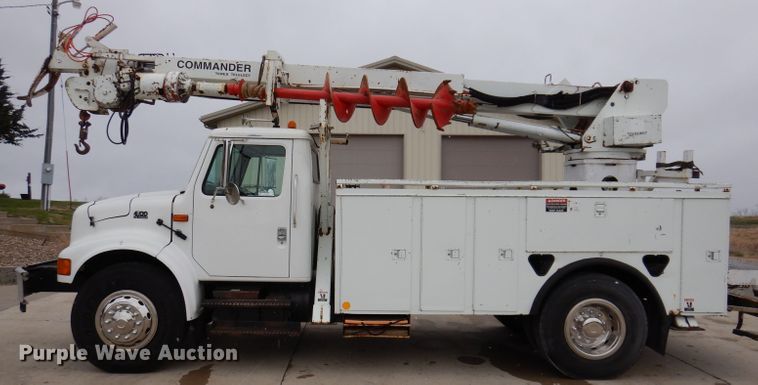 image for item KY9554 2001 International 4900  pressure digger truck