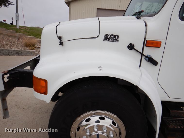 image for item KY9554 2001 International 4900  pressure digger truck